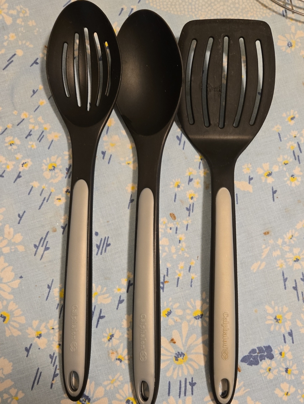 Five Kitchen Service Pieces - Picture 4 of 5